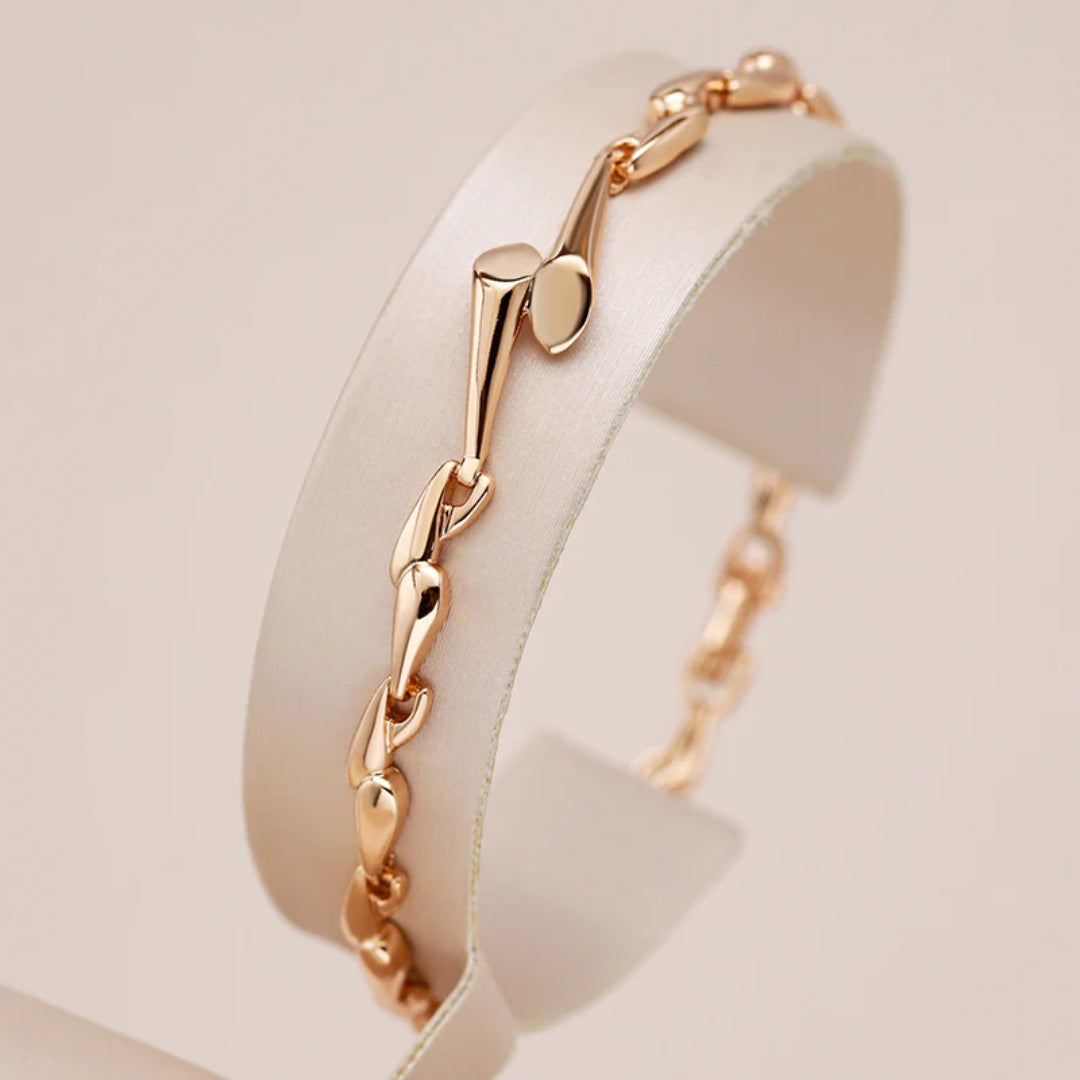 Elegant gold bracelet