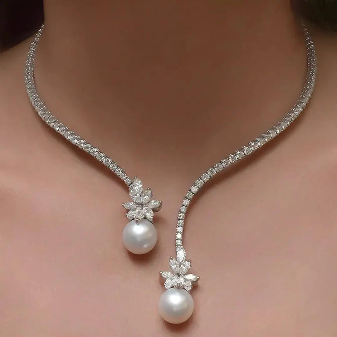 Elegant and Shiny Pearl Necklace in Silver