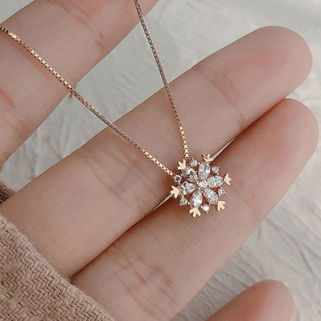 Crystal Necklace with Sparkling Snowflakes in Gold and Silver – Rose Gold
