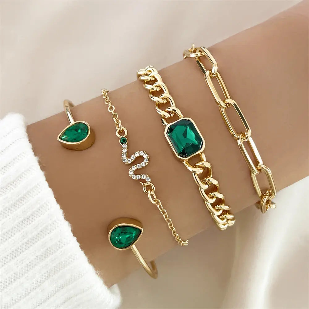 Jewelery set with Green Crystals
