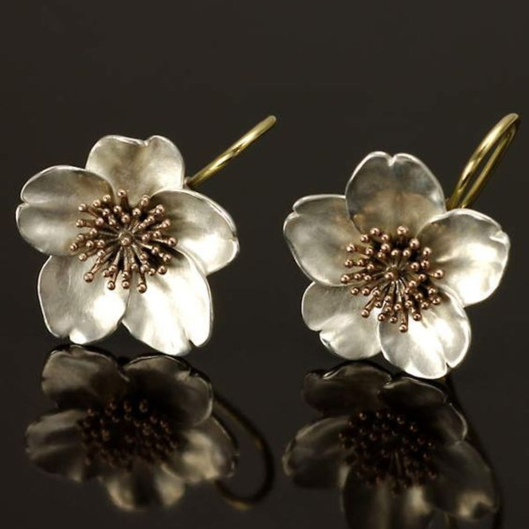 Vintage earrings in silver and gold with floral design