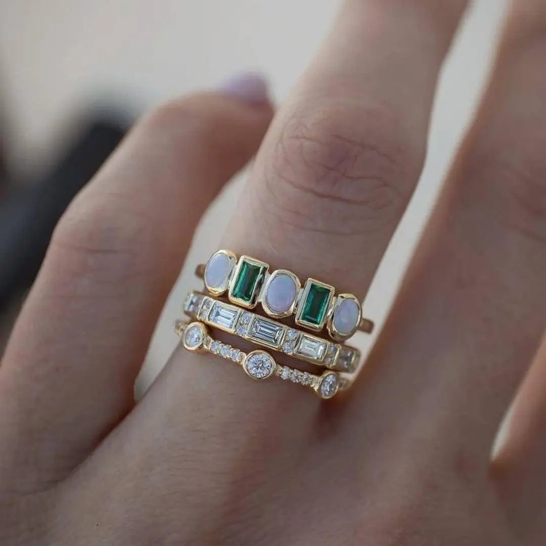 Vintage ring with white and green opal – 15