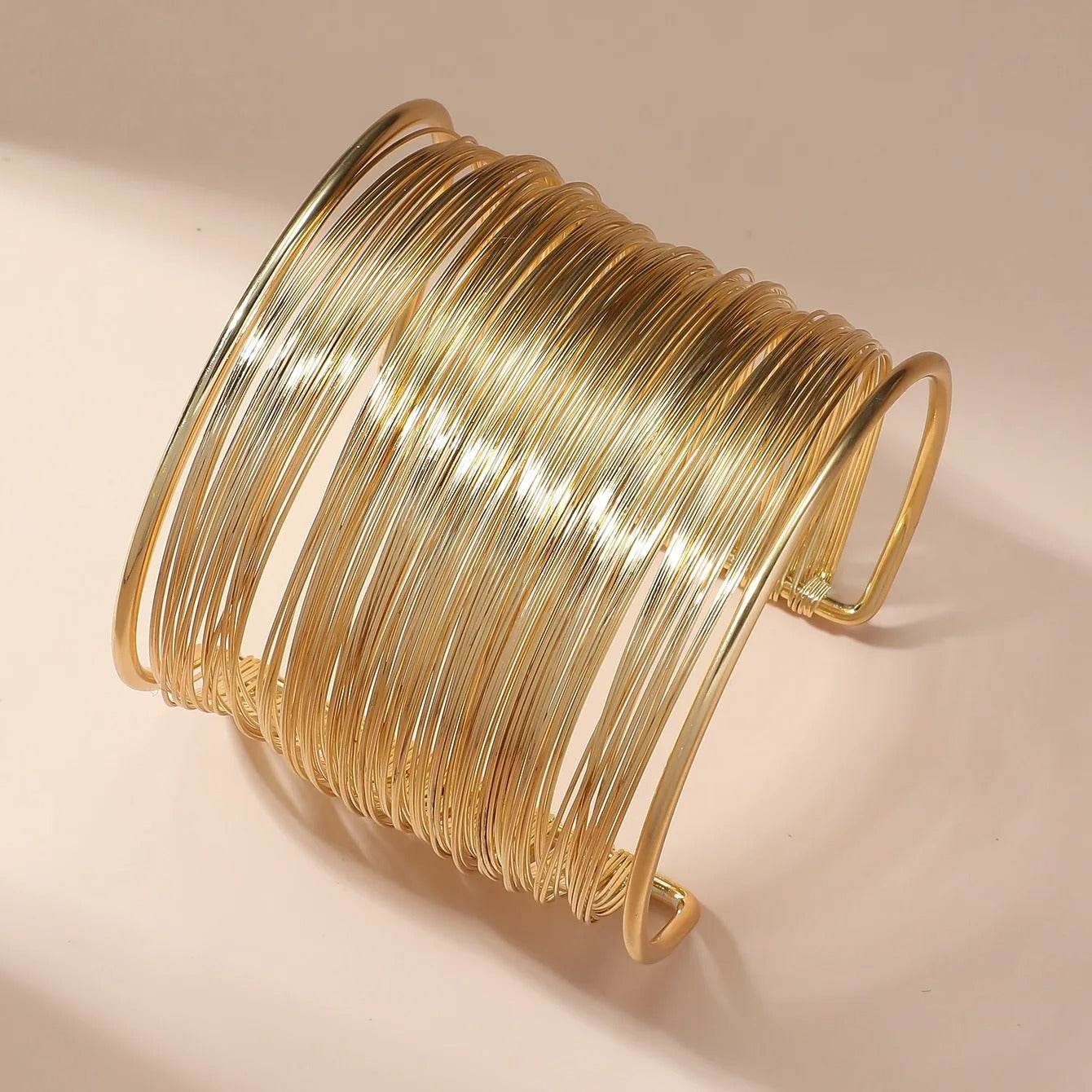 Open bracelet fitting with spiral in gold