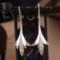 Flower-shaped earrings in silver – image 2
