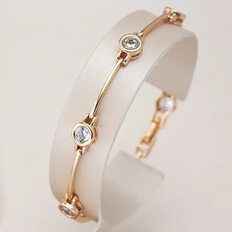 Elegant bracelet with zircons in gold