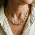 Elegant necklace in gold and silver – image 2