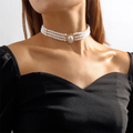 Elegant necklace with three pearls