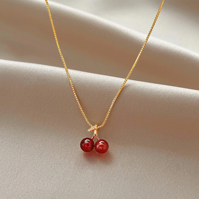 Necklace with cherries in gold