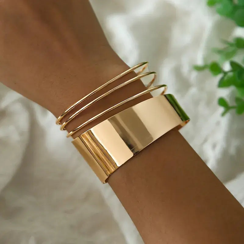 Classic Vintage Bracelet in Gold
