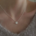 Classic necklace with solitaire pendant in silver