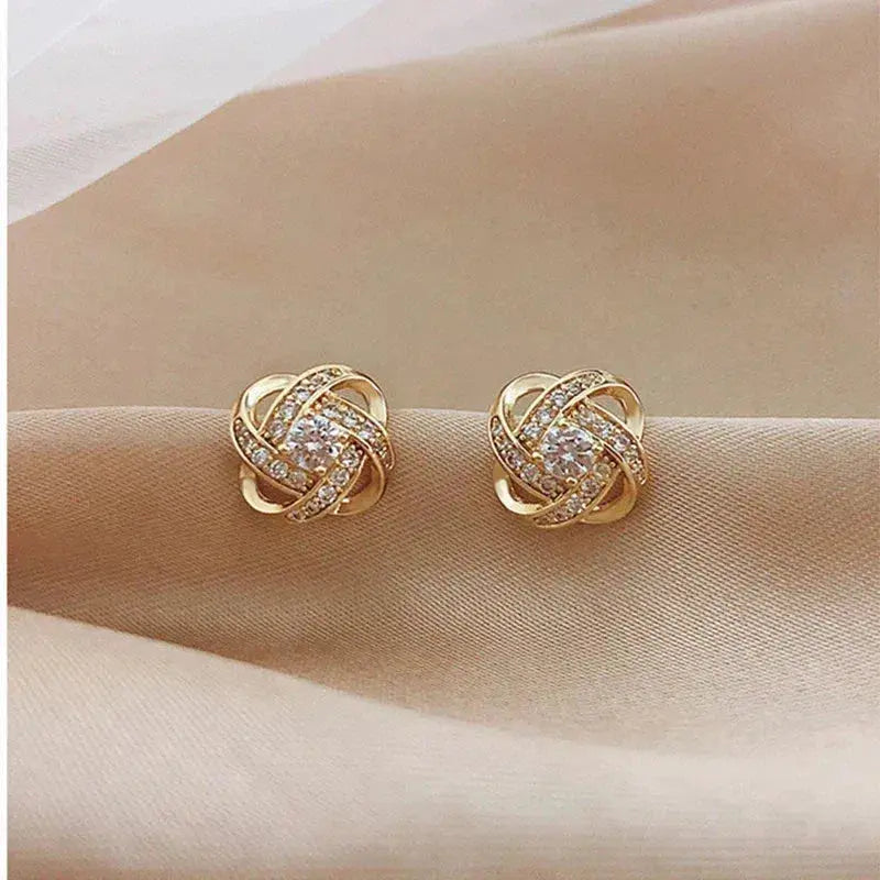 Cross earrings in flower spiral – Gold