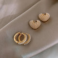 Pearl earrings in gold – image 3