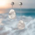 Pernille – Gold drop earrings – Silver