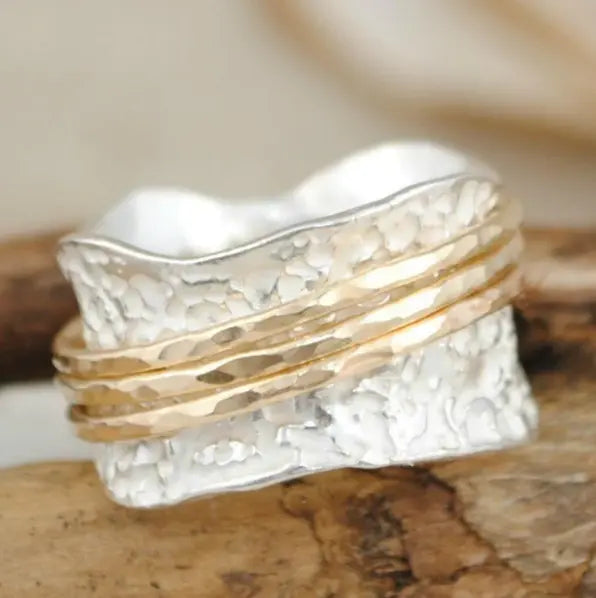 Vintage Engagement Ring Rotating in Gold and Silver – 15