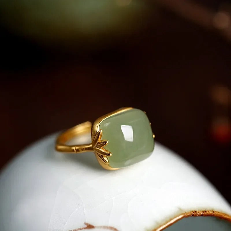Vintage Adjustable Ring in Gold and Green Jade