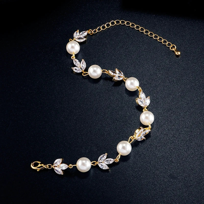 Vintage bracelet with pearls and golden leaves