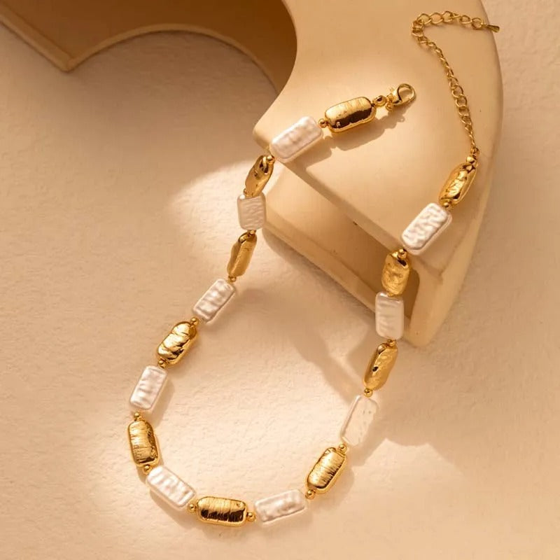Vintage necklace with rectangular gold and white pearls
