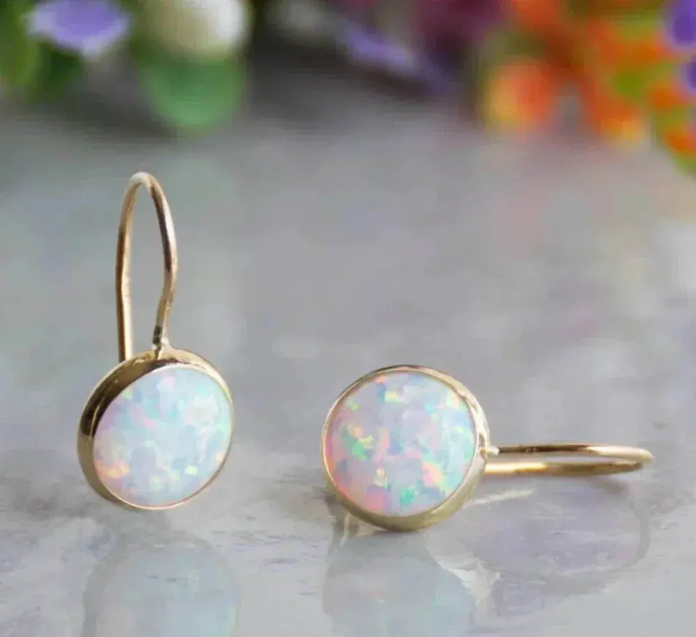 Vintage earrings in gold with opal stones