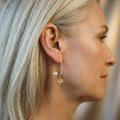 Vintage earrings in gold and pearls – image 2