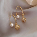 Vintage earrings in gold and pearls