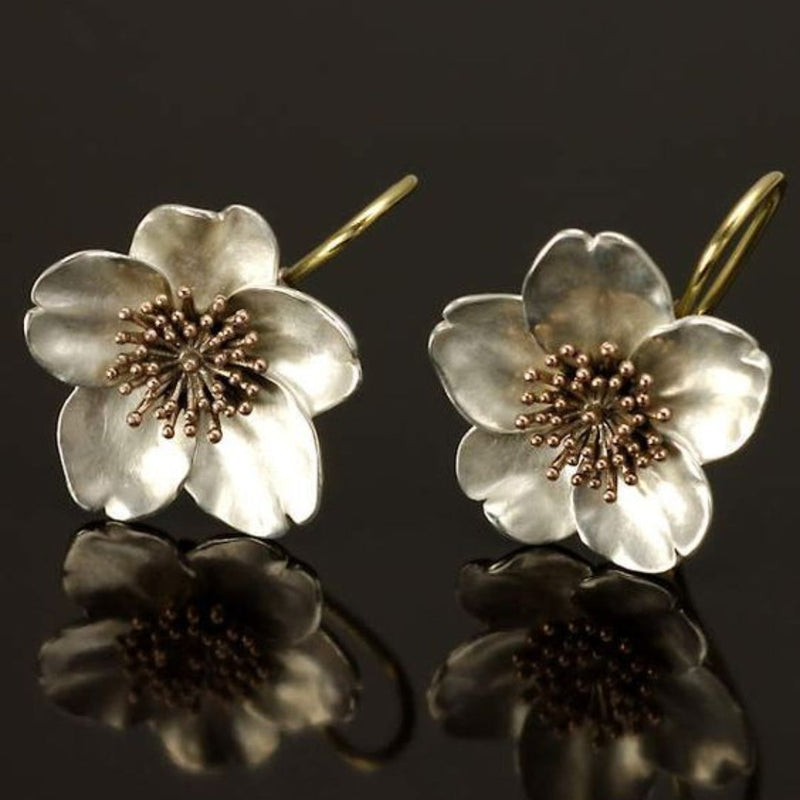 Vintage earrings in silver and gold with floral design