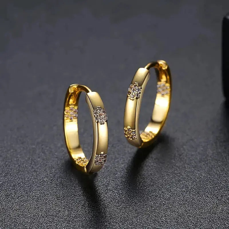 Vintage earrings with flower in gold