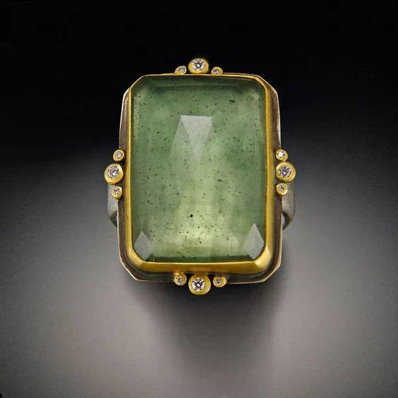 Vintage ring in green glass and gold – 16