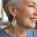 Vintage silver earrings with irregular flowers – image 4